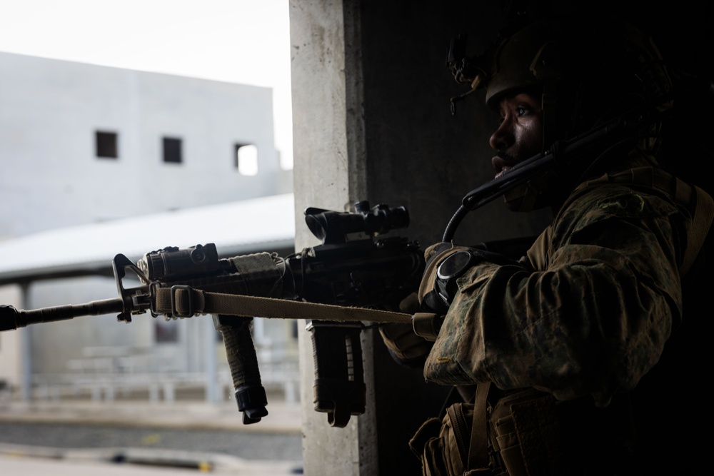 31st MEU | LAR conducts a force on force