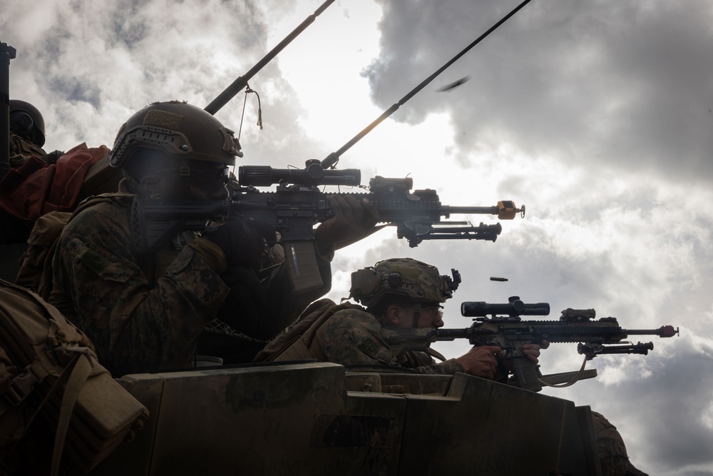 31st MEU | LAR conducts a force on force