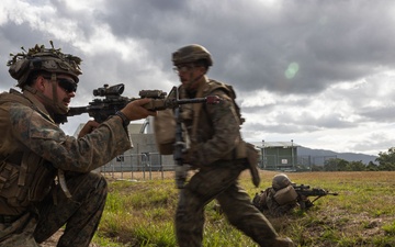 31st MEU | LAR conducts a force on force