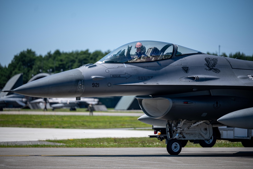 Fini Flight: Col. Kenkel’s Final Flyover