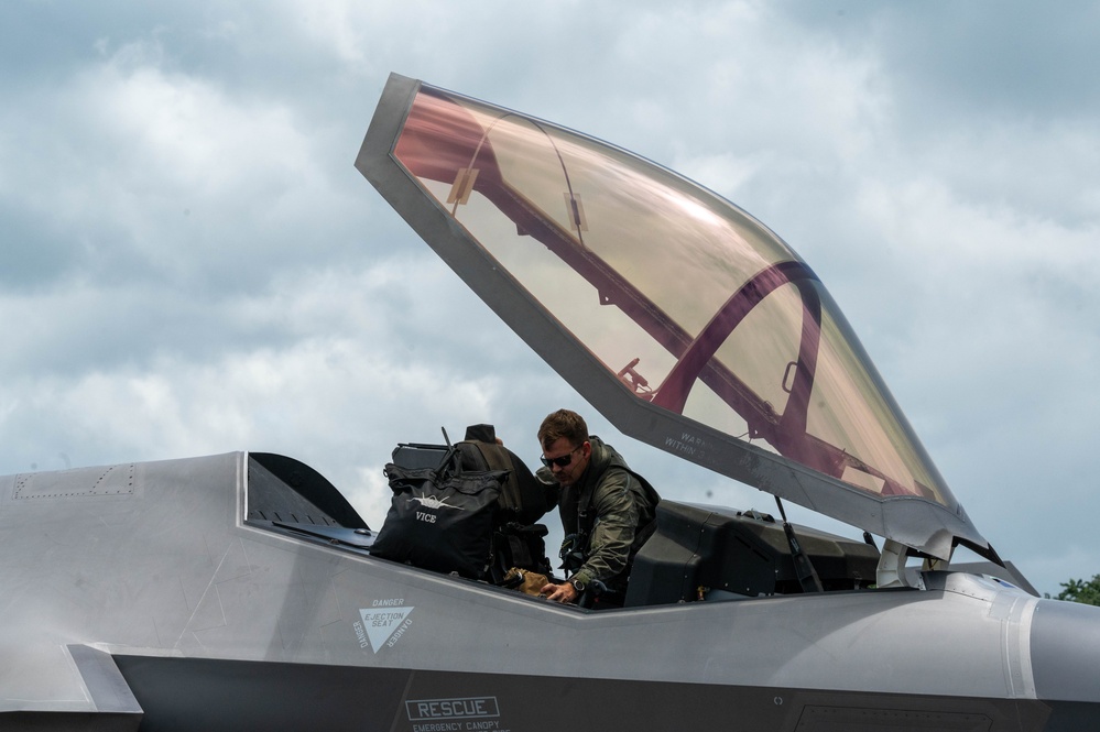 Cope Thunder 25-2: USAF F-35A Lightning II crew prepare for bilateral training