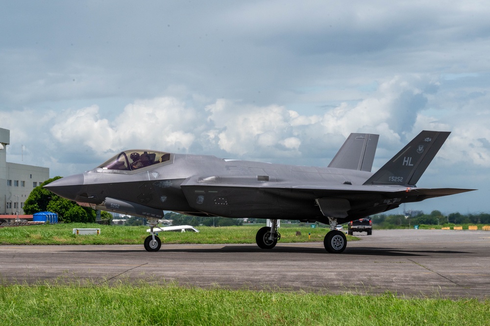 Cope Thunder 25-2: USAF F-35A Lightning II crew prepare for bilateral training