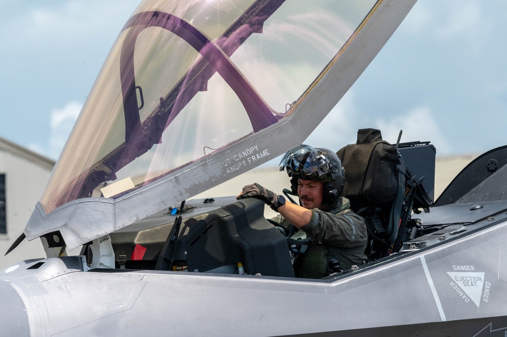 Cope Thunder 25-2: USAF F-35A Lightning II crew prepare for bilateral training