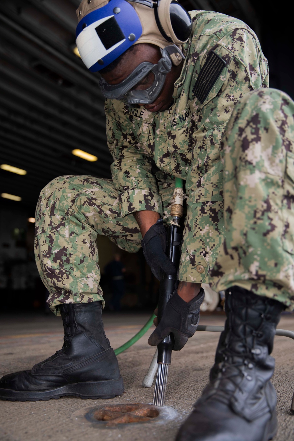 USS Kearsarge Conducts Routine Maintenance
