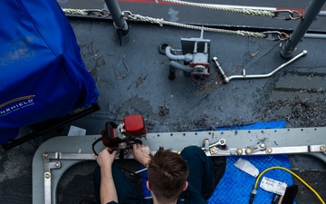 Kearsarge Sailor Conducts Maintenance