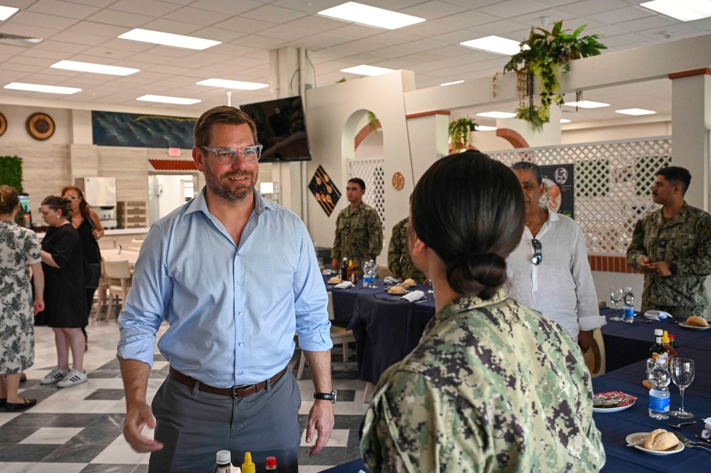 Ambassador of Spain to the United States of America and Members of Congress visit NAVSTA Rota