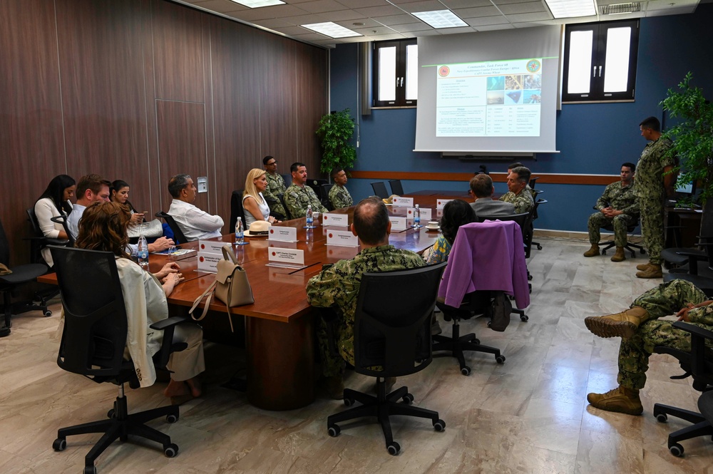 Ambassador of Spain to the United States of America and Members of Congress visit NAVSTA Rota