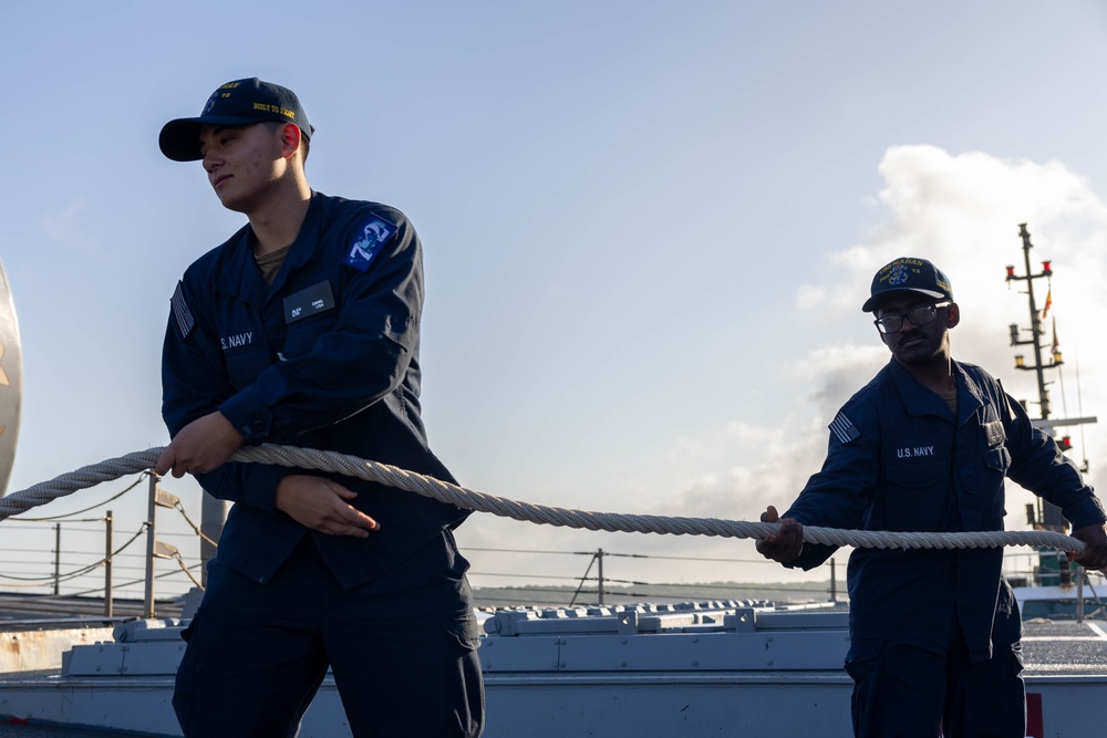 USS Mahan (DDG 72) Departs Naval Station Rota