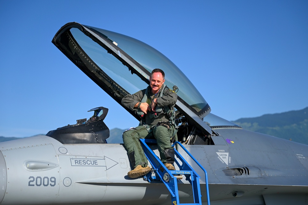 Brig. Gen. Tad Clark's F-16 Fini Flight