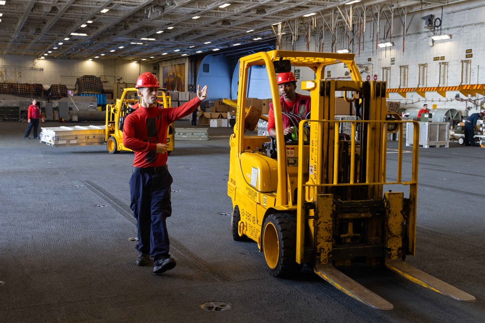 USS Gerald R. Ford (CVN 78) Conducts Vertical Replenishment