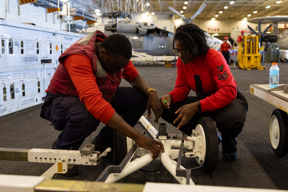 USS Gerald R. Ford (CVN 78) Conducts Ammunition Onload