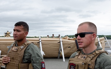 U.S. Marines with MWSS-273 refuel CH-53E Super Stallions with HMH-464