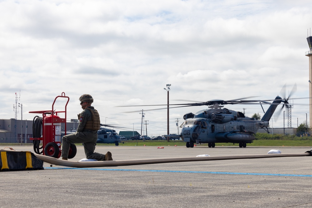 U.S. Marines with MWSS-273 refuel CH-53E Super Stallions with HMH-464