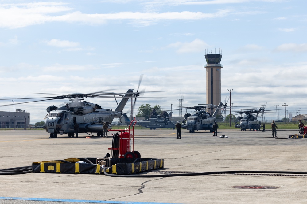 U.S. Marines with MWSS-273 refuel CH-53E Super Stallions with HMH-464