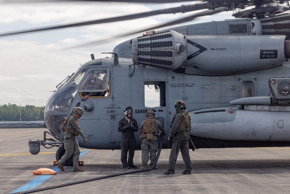 U.S. Marines with MWSS-273 refuel CH-53E Super Stallions with HMH-464