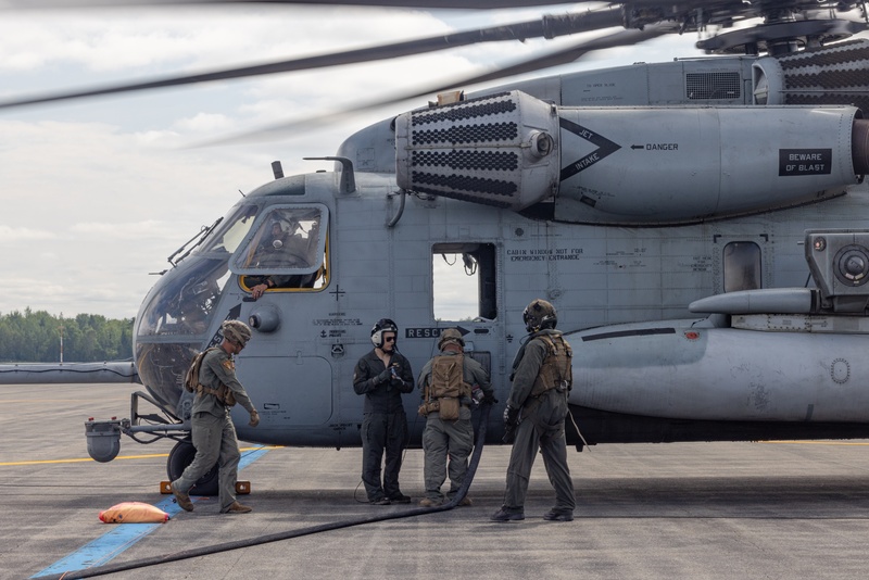 U.S. Marines with MWSS-273 refuel CH-53E Super Stallions with HMH-464