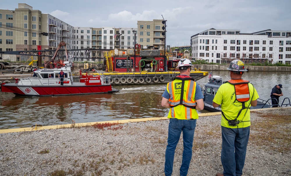 The Buffalo District Coordinates Vehicle Removal from the Cuyahoga River