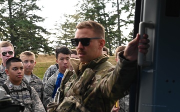 Oregon Army National Guard Aviation Gives Civil Air Patrol Cadets a Lift