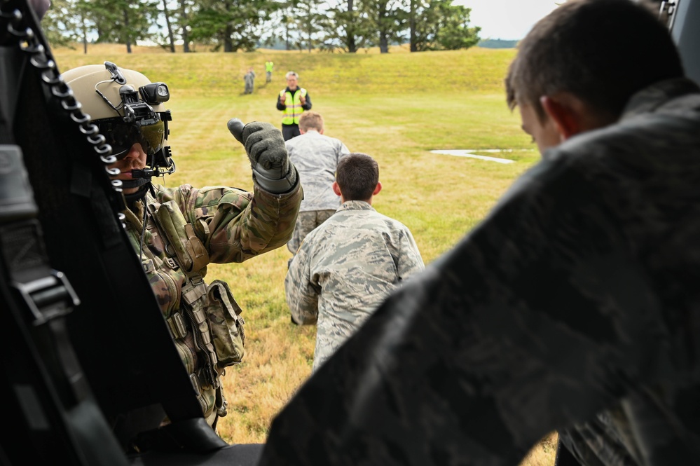 Oregon Army National Guard Aviation Gives Civil Air Patrol Cadets a Lift