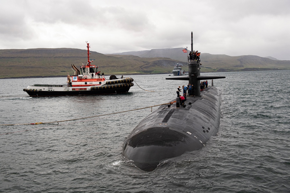 USS Newport News (SSN 750) Pulls in to Iceland