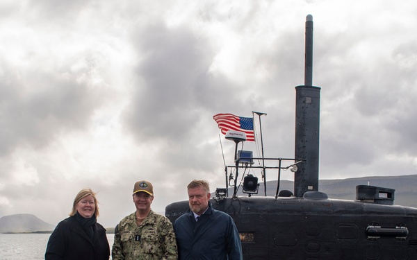 USS Newport News (SSN 750) Pulls in to Iceland