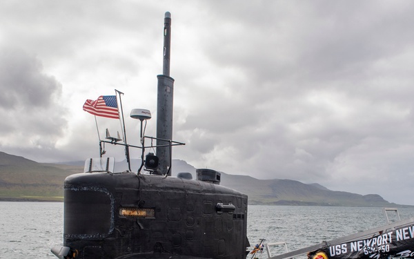 USS Newport News (SSN 750) Pulls in to Iceland