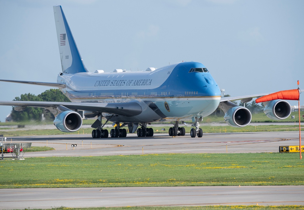 POTUS visits 132d Wing