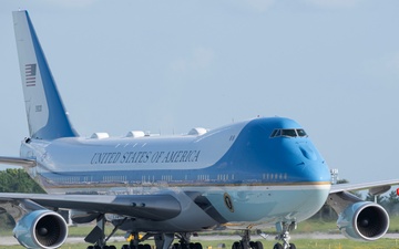 POTUS visits 132d Wing