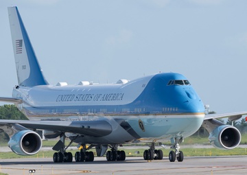 POTUS visits 132d Wing
