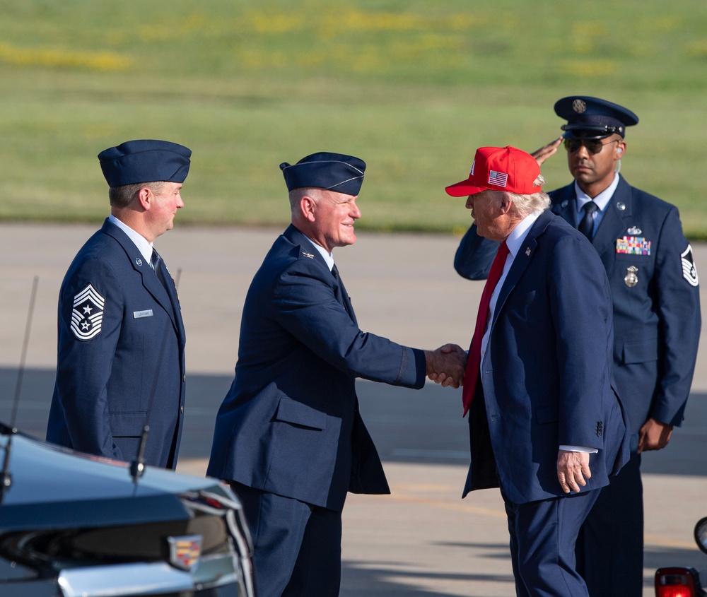 POTUS visits 132d Wing