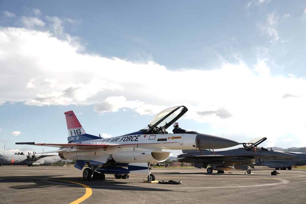 Viper Demo Team arrives at F-AIR 25 Colombia
