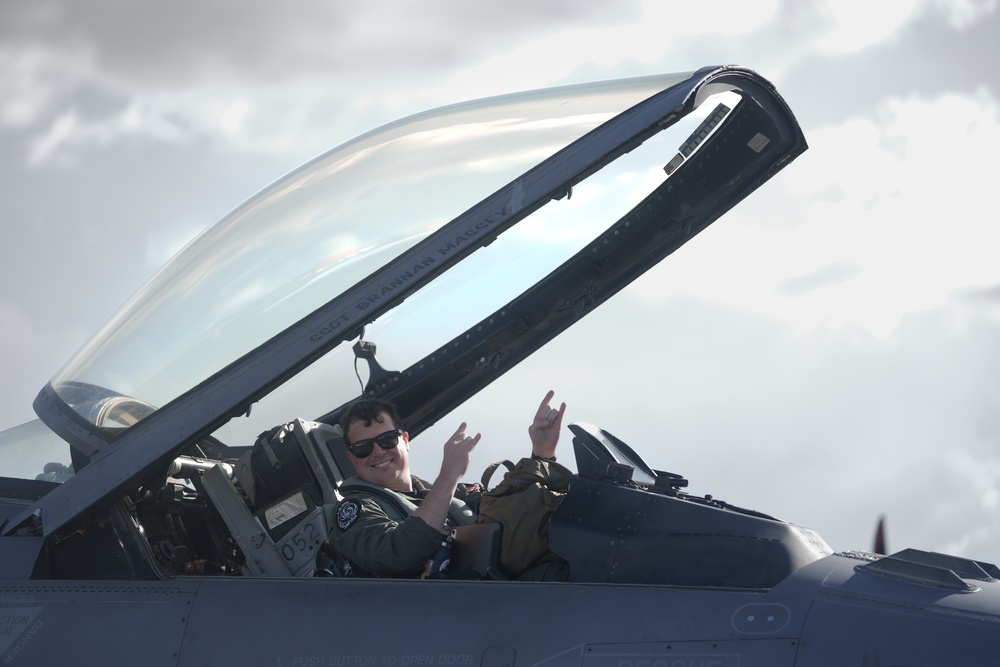 Viper Demo Team arrives at F-AIR 25 Colombia