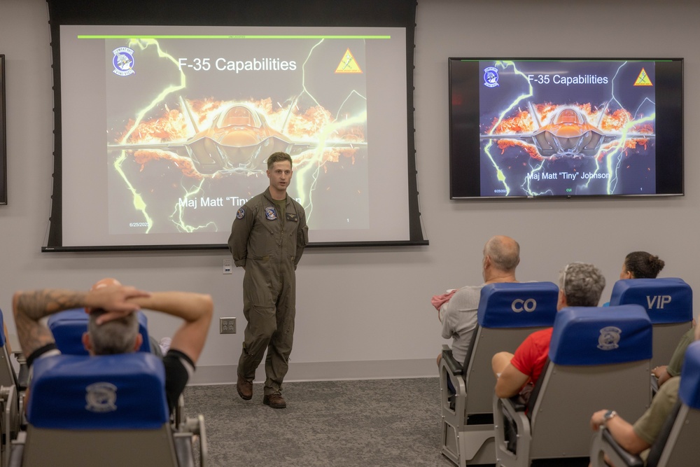 MCAS Beaufort 6th Marine Corps Recruiting District Educators Workshop