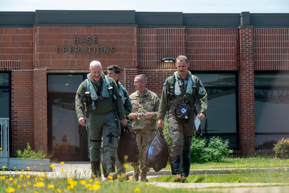 South Carolina Adjutant General Conducts Familiarization Flight, Engages with Airmen at McEntire