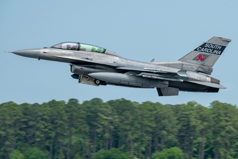 South Carolina Adjutant General Conducts Familiarization Flight, Engages with Airmen at McEntire