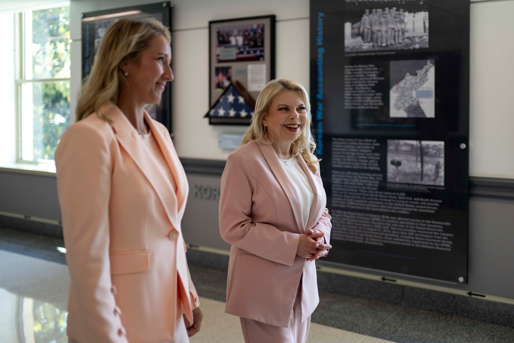 Mrs. Hegseth, Mrs. Netanyahu Tour Pentagon