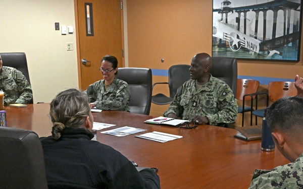 U.S. Pacific Fleet Master Chief Don Davis visits Naval Medical Center San Diego, Naval Training Center, Health Clinic