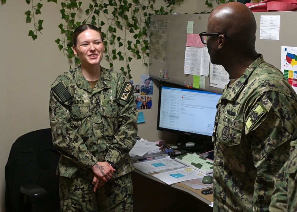 U.S. Pacific Fleet Master Chief Don Davis visits Naval Medical Center San Diego, Naval Training Center, Health Clinic