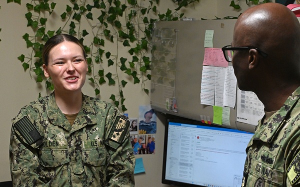 U.S. Pacific Fleet Master Chief Don Davis visits Naval Medical Center San Diego, Naval Training Center, Health Clinic