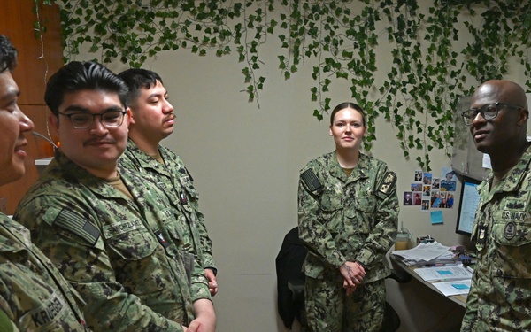 U.S. Pacific Fleet Master Chief Don Davis visits Naval Medical Center San Diego, Naval Training Center, Health Clinic