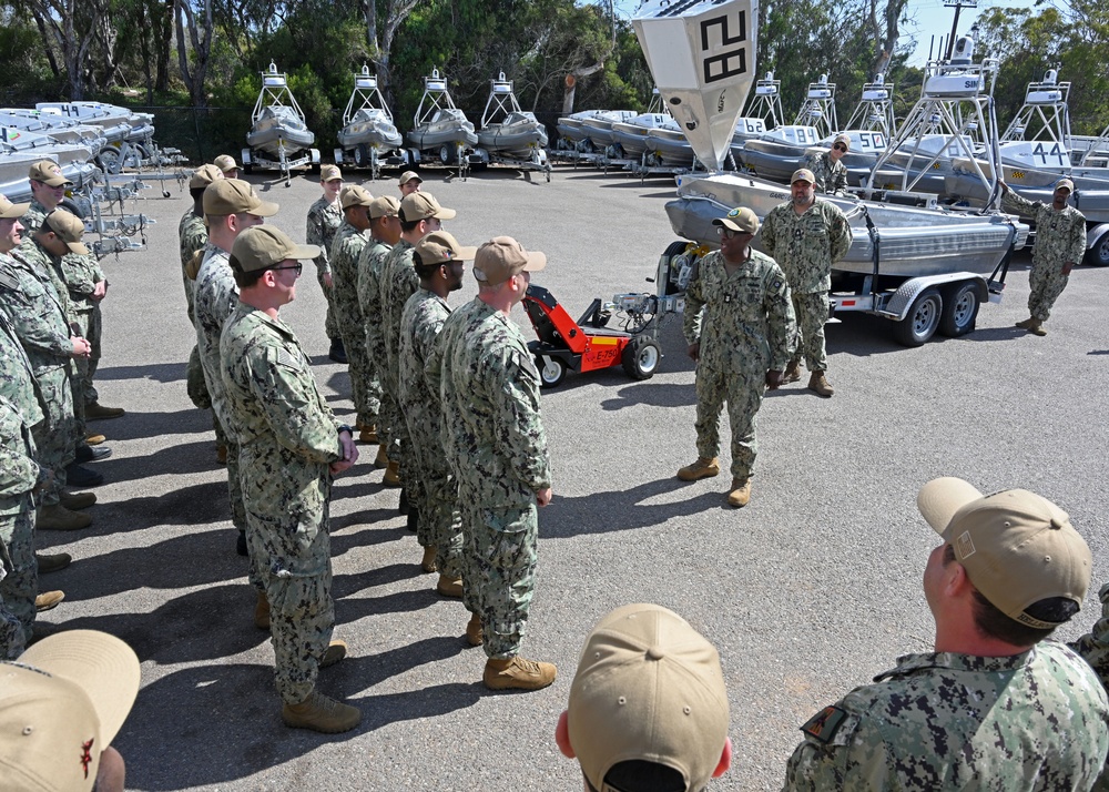 U.S. Pacific Fleet Master Chief Don Davis visits Unmanned Surface Vessel Squadron 3 in San Diego U.S. Pacific Fleet Master Chief Don Davis visits Unmanned Surface Vessel Squadron 3 in San Diego