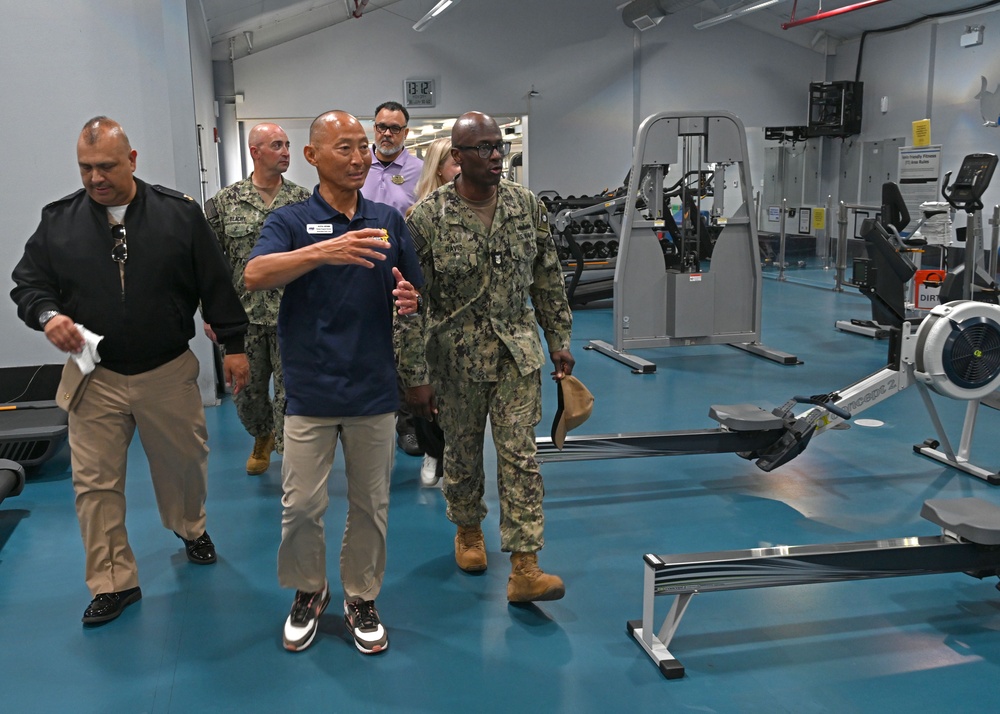 U.S. Pacific Fleet Master Chief Don Davis visits Naval Base Point Loma