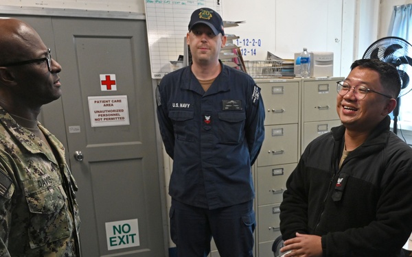 U.S. Pacific Fleet Master Chief Don Davis visits USS Green Bay