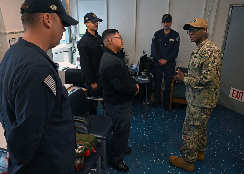 U.S. Pacific Fleet Master Chief Don Davis visits USS Green Bay