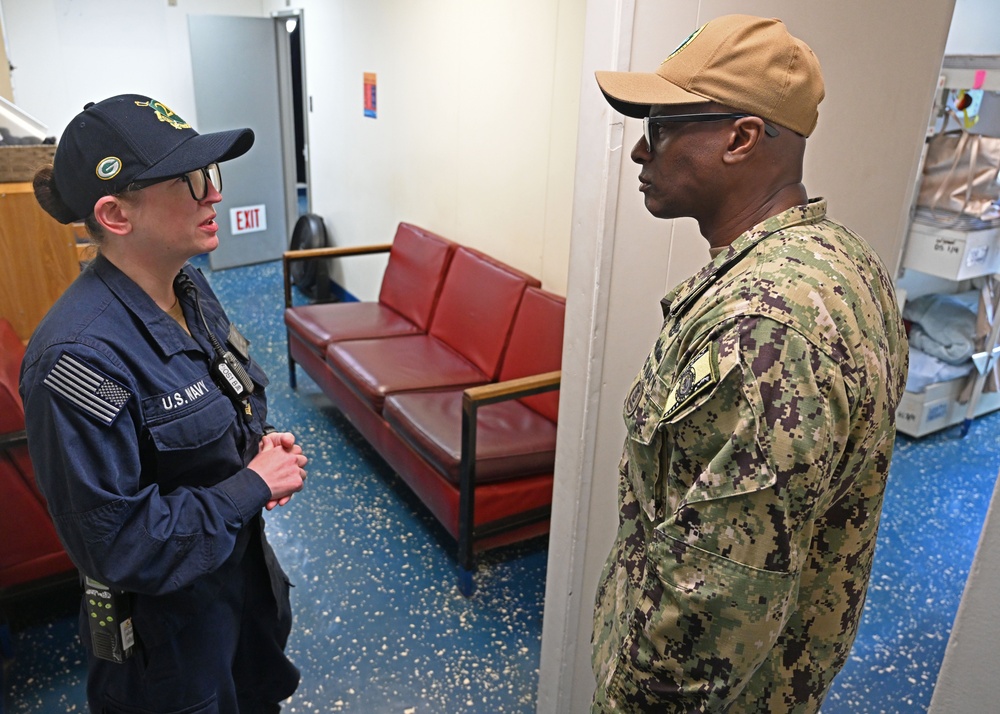 U.S. Pacific Fleet Master Chief Don Davis visits USS Green Bay