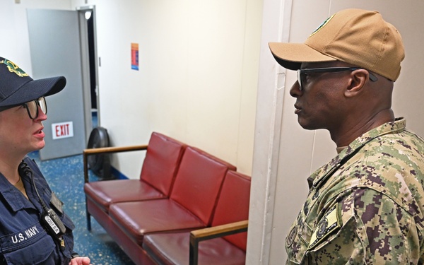 U.S. Pacific Fleet Master Chief Don Davis visits USS Green Bay