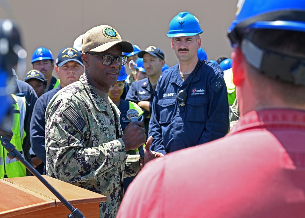 U.S. Pacific Fleet Master Chief Don Davis visits USS Halsey