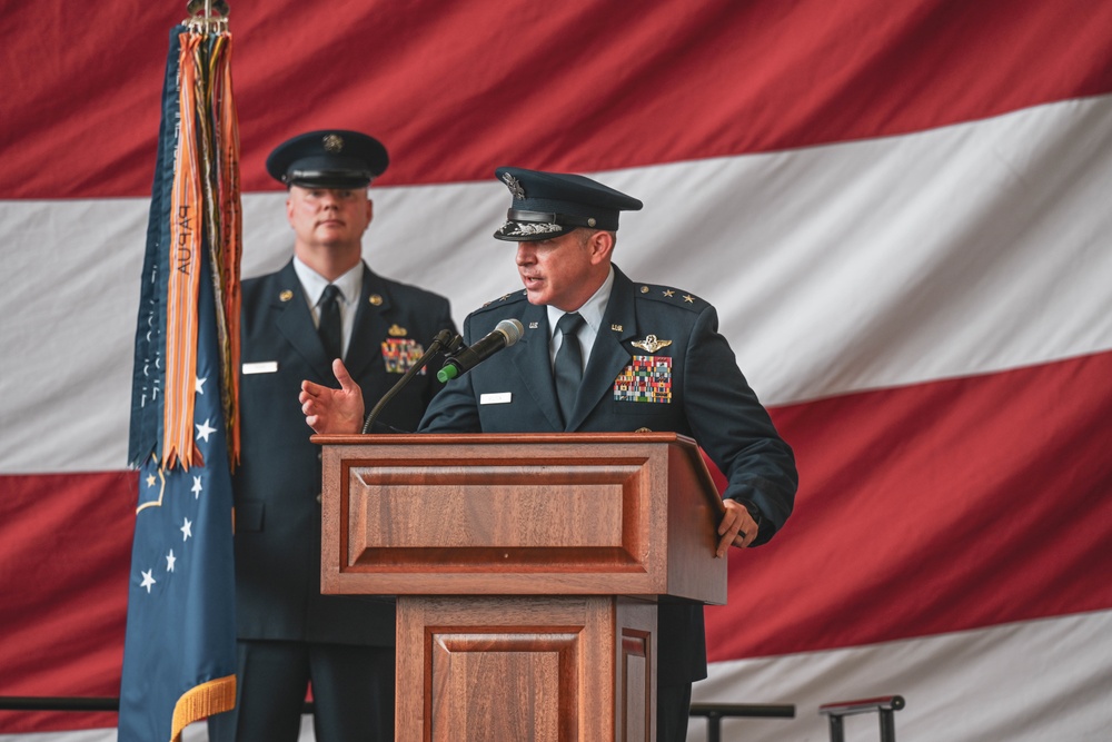 19th Airlift Wing welcomes new commander