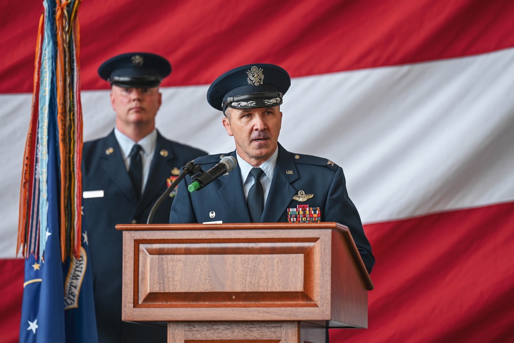 19th Airlift Wing welcomes new commander