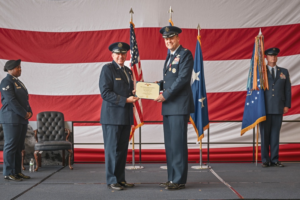 19th Airlift Wing welcomes new commander